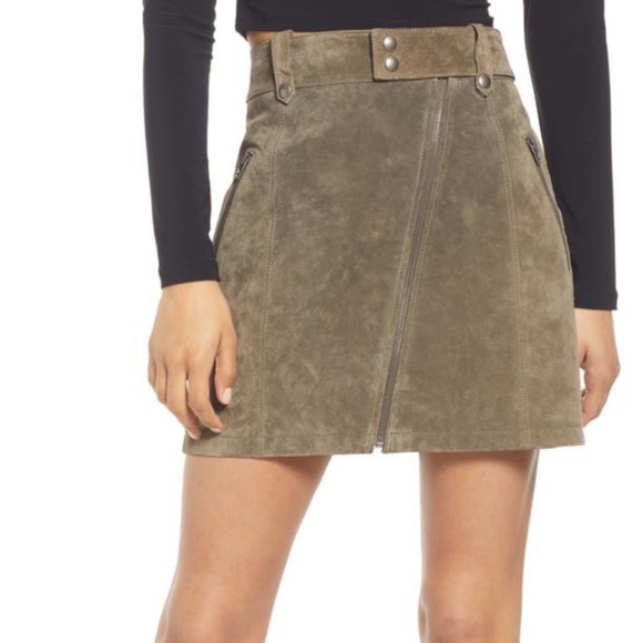 Blank NYC Dresses & Skirts - NWT BLANKNYC Women's Zip Suede Miniskirt. Size 26/2.